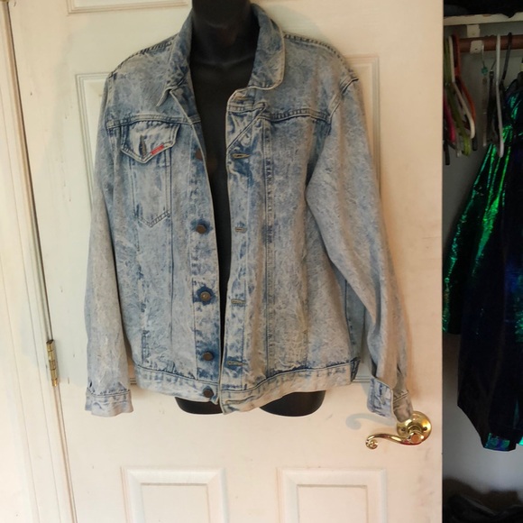 Vintage Jackets & Blazers - Super//cute light denim vintage jacket ! !